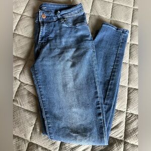 Old Navy Women's Skinny Jeans in Medium Blue Wash